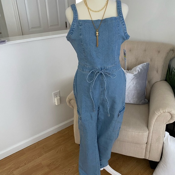 TINSEL TOWN JUNIOR’S BELTED CARGO DENIM JUMPSUIT SIZE: M - Picture 9 of 14